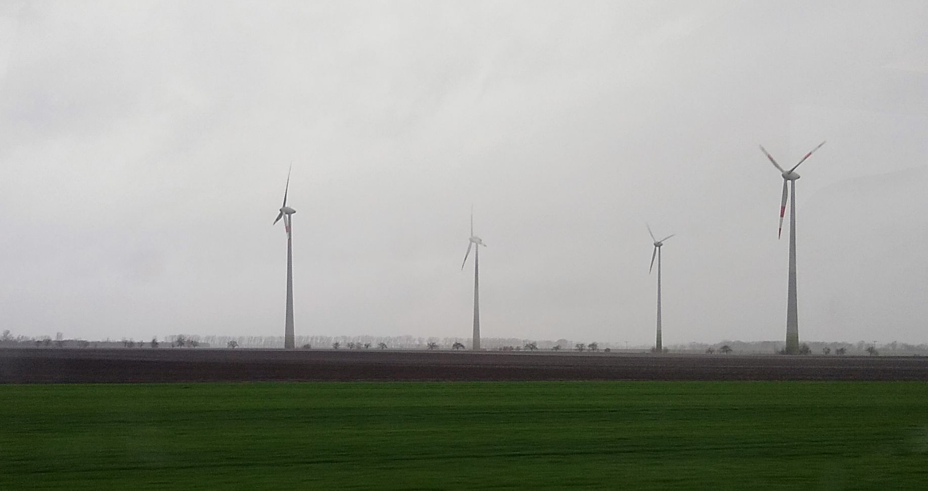 Wind turbines on a foggy morning in Northern Germany (photo by author)