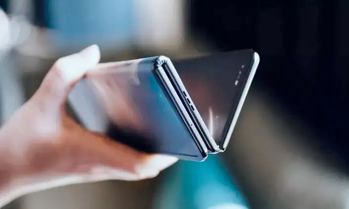 Image of a foldable mobile device.
