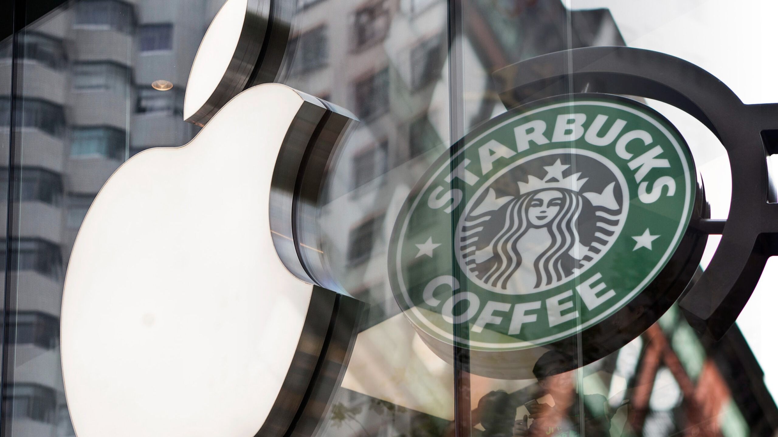 does-starbucks-take-apple-pay-updated-2022-information-report