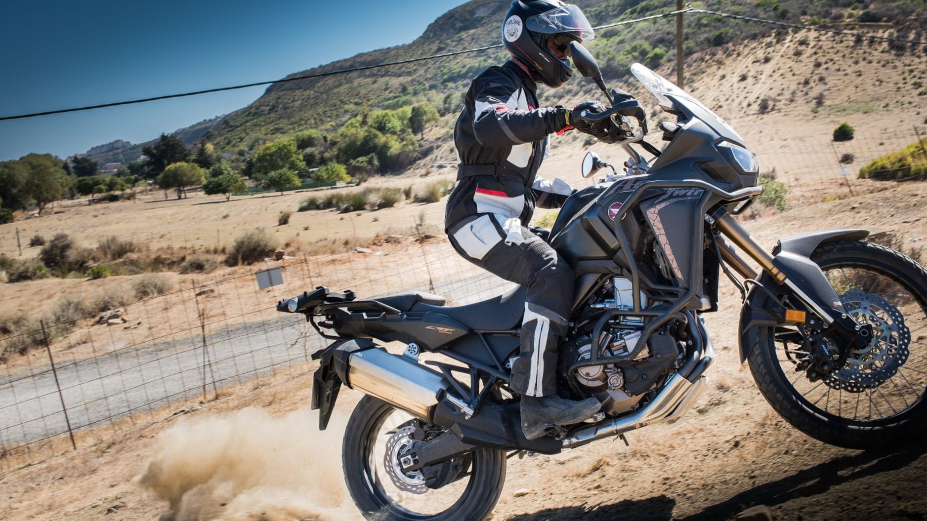 Cowhide motorbike suit VS Kangaroo Motorbike Suit Complete Leather